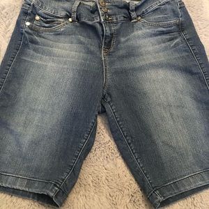 TORRID - Bermuda Women’s Jean Shorts Sz 14